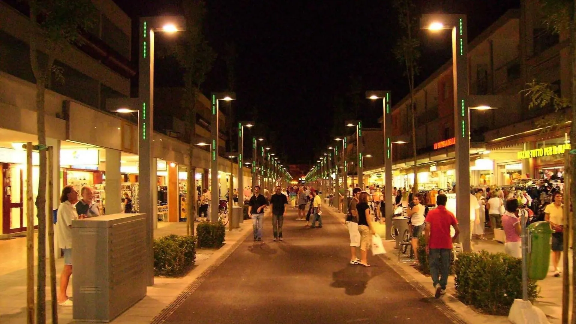 Design And Comfort In Central Bibione Italia