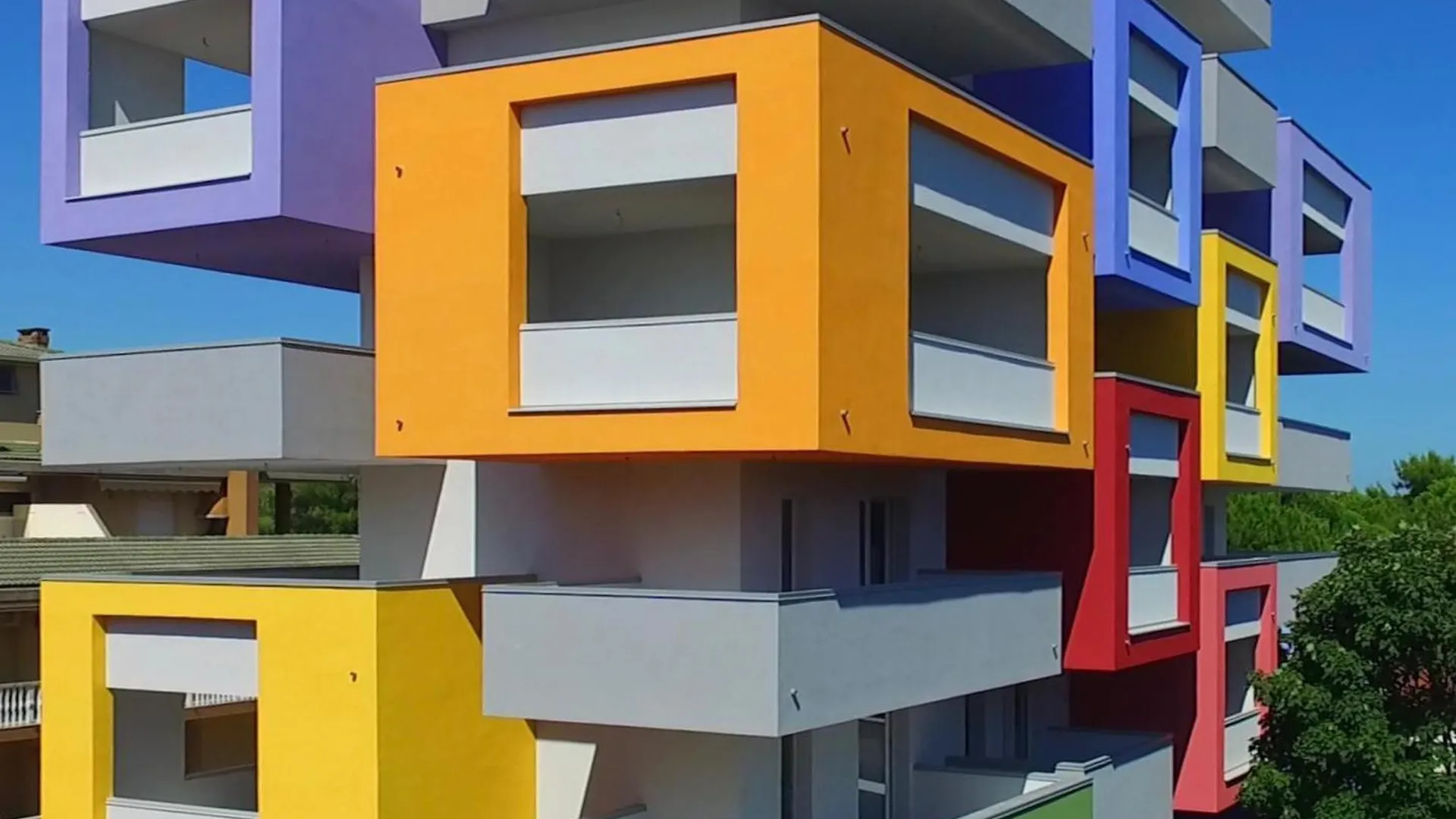 Design And Comfort In Central Bibione Apartment