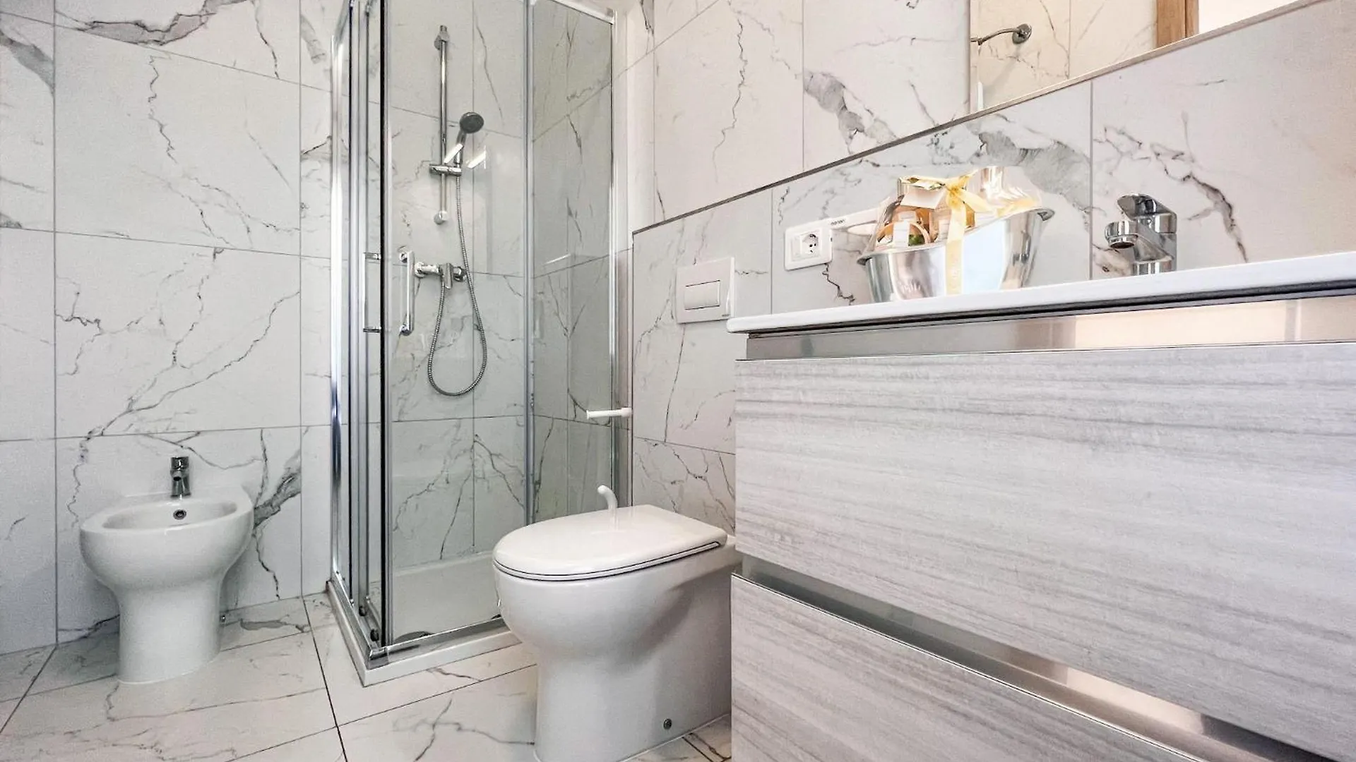 Design And Comfort In Central Bibione Apartment